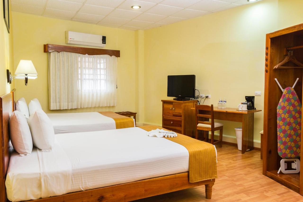 Hotel Madan Cárdenas Bagian luar foto