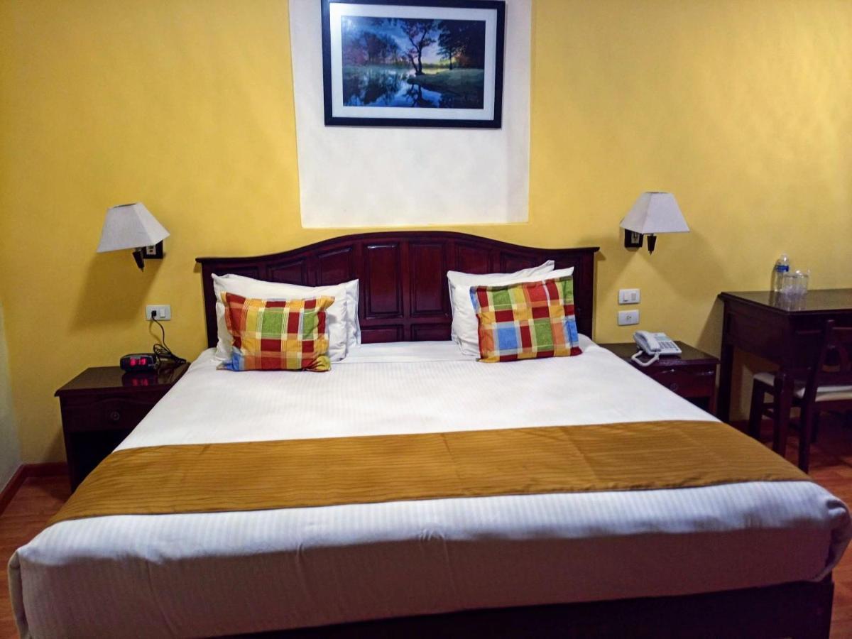 Hotel Madan Cárdenas Bagian luar foto