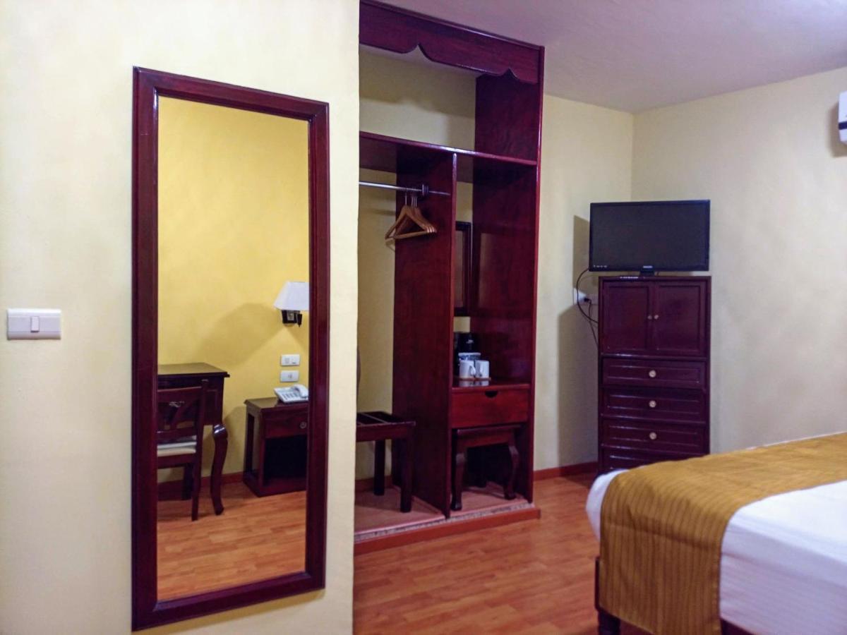 Hotel Madan Cárdenas Bagian luar foto