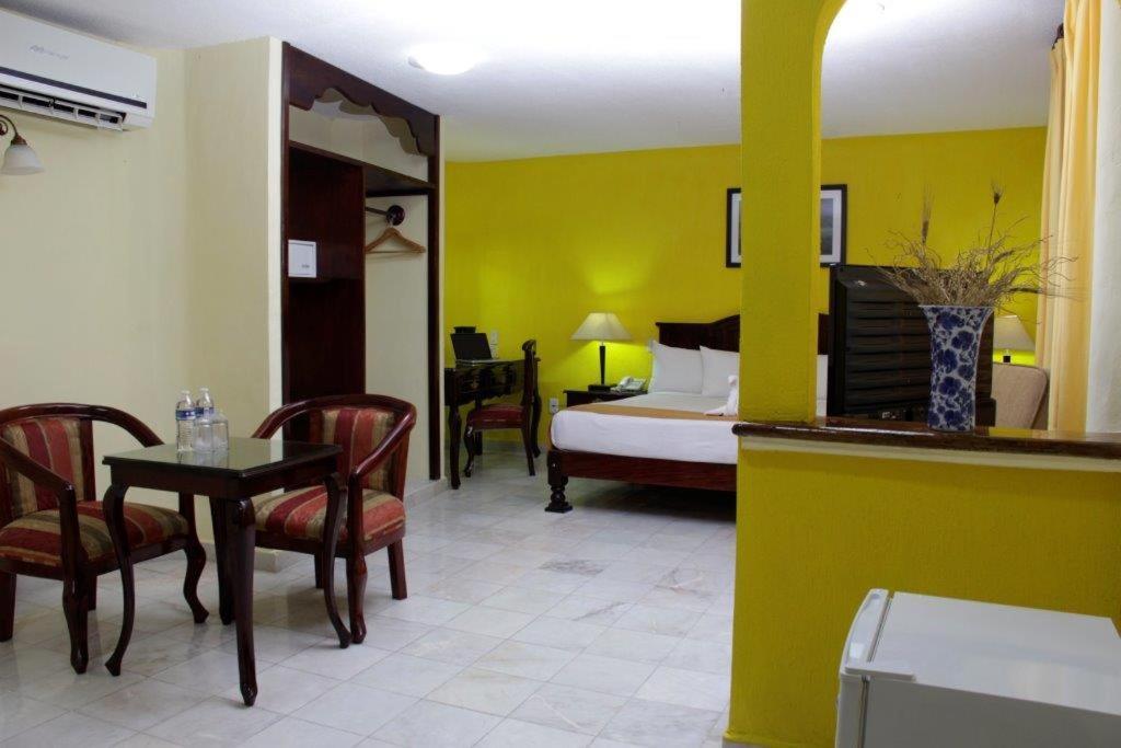 Hotel Madan Cárdenas Bagian luar foto