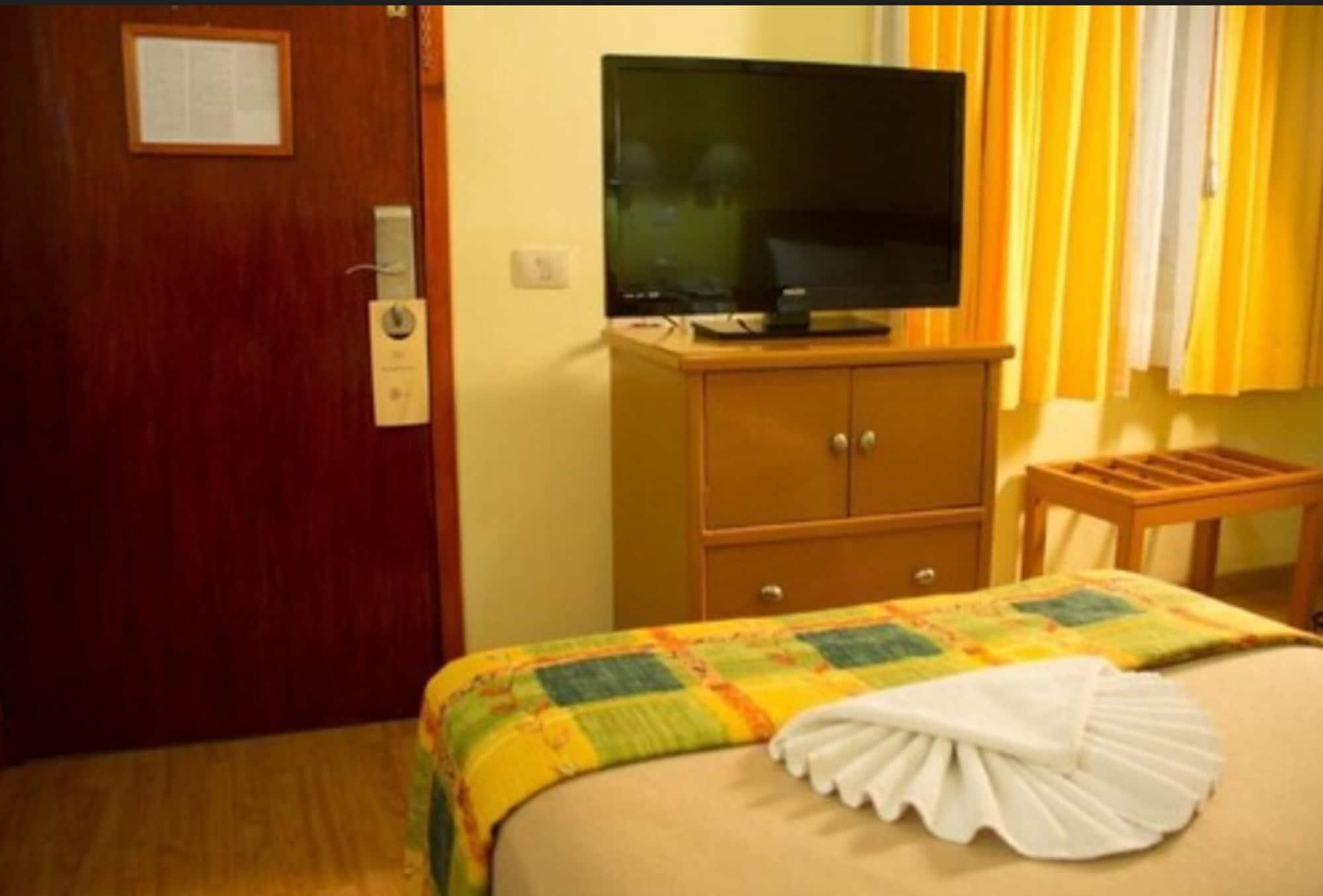 Hotel Madan Cárdenas Bagian luar foto