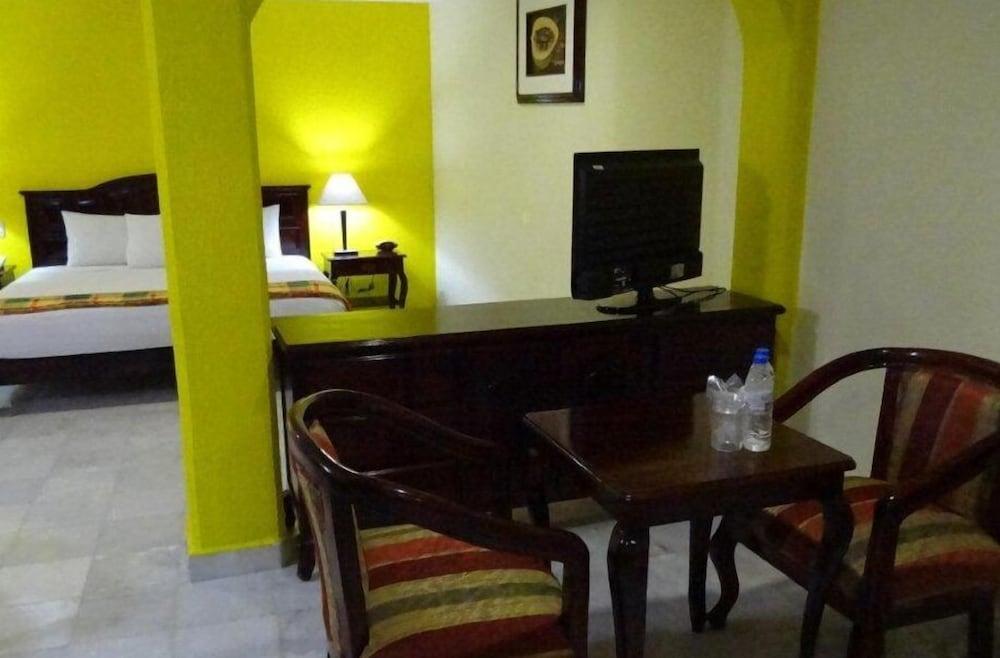 Hotel Madan Cárdenas Bagian luar foto
