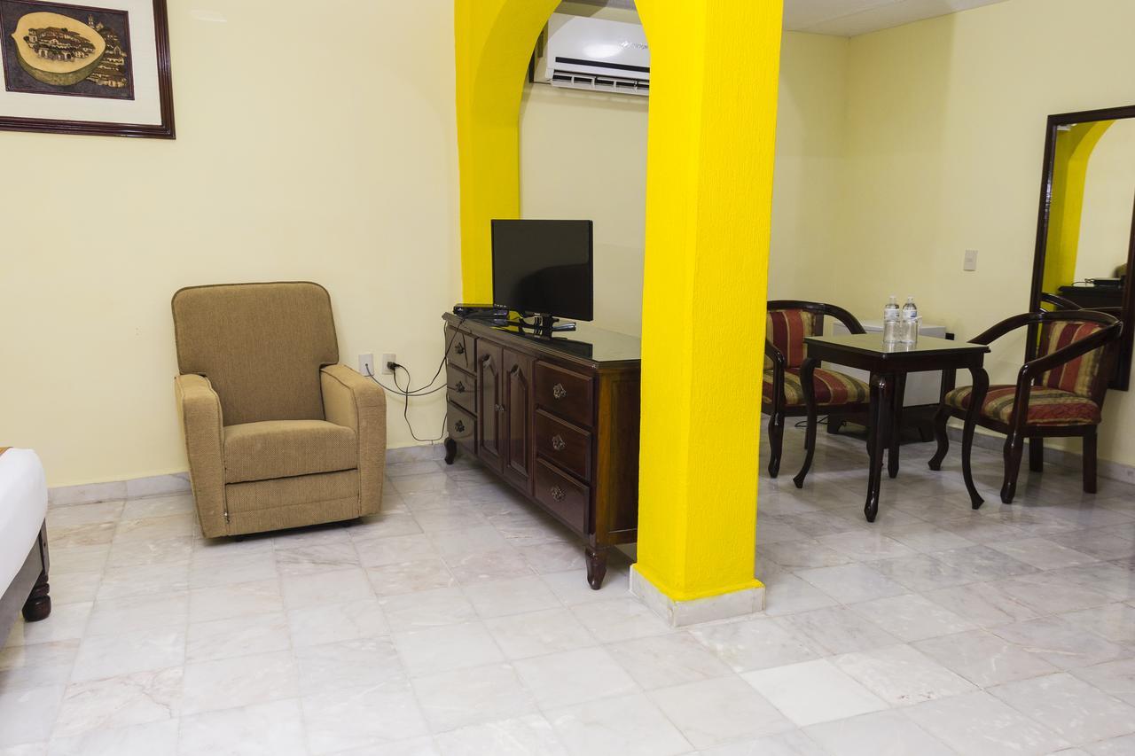 Hotel Madan Cárdenas Bagian luar foto